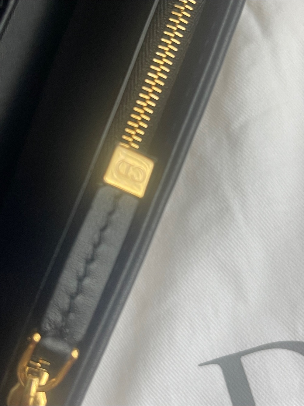 NWT Miss Dior 2024-2025 gold studded flap bag / 18
Studded in gold - Picture 8 of 12